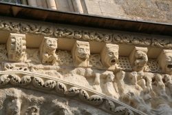 Portail de l'Eglise St Gilles (2)